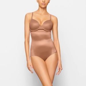 NWT SKIMS Barely There High Waisted Brief size M in color sienna